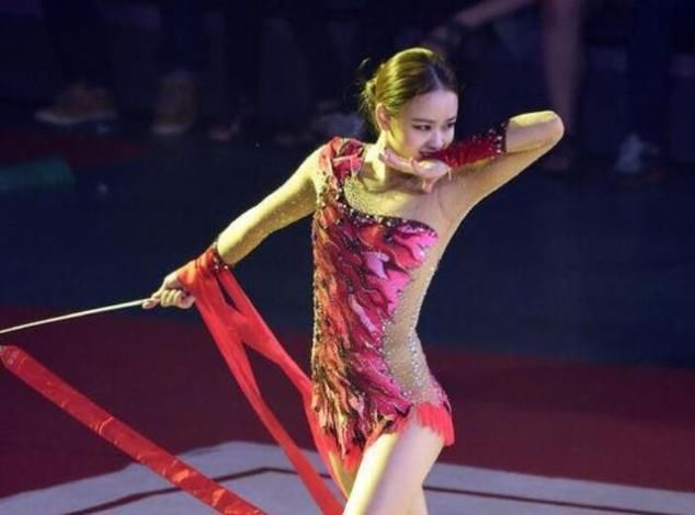 runningm体操界公认的小精灵,长相甜美动人,如今仍单身渴望爱情