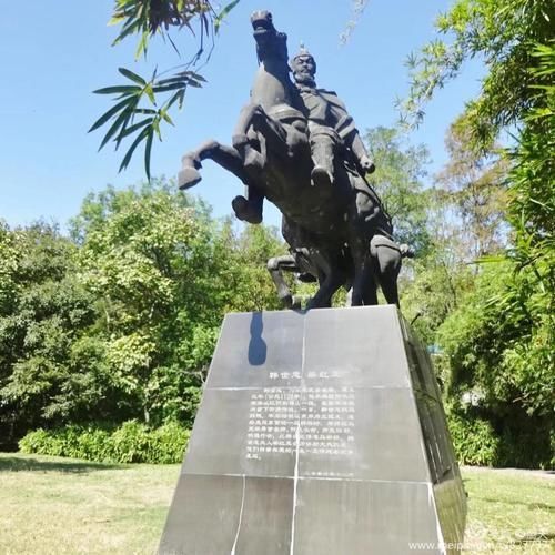 蟒蛇缠住|南宋抗金名将韩世忠被蟒蛇缠绕,跑回家求救,结果家人无人敢应