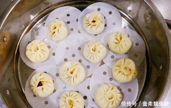 蒸包子时,最忌直接上锅蒸,记住3诀窍,包子暄软蓬松不塌陷