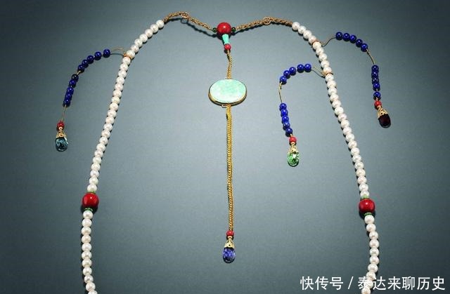 官员|清朝的皇亲后妃和官员,为什么都要戴一串“佛珠”,其实有大用处