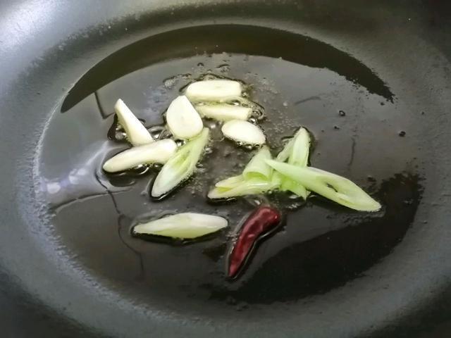 豆角丝|此菜2块钱1斤，孩子吃补钙健脑，保护视力，简单一炒，百吃不厌