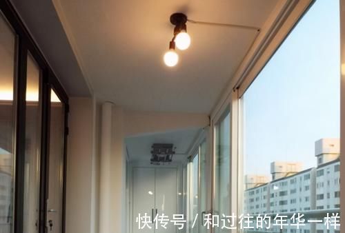 阳台|阳台封不封别纠结了,学韩国人在护栏边装推拉门,安全又防尘