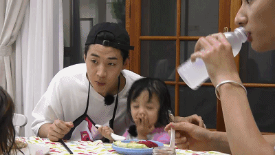 還記得《放開我北鼻》哈琳嗎？她和易烊千璽拍戲了。