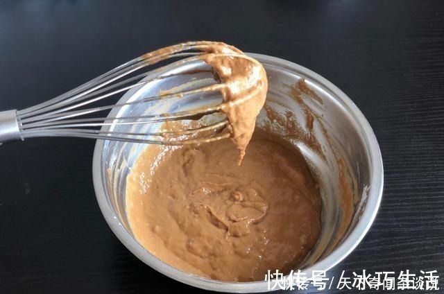 红糖|红糖发糕有弹性，不粘牙有诀窍，别光用面粉，加点它，一次就成功