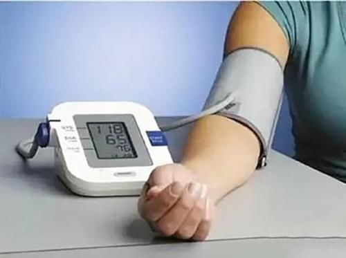 肠胃疾病|提醒:长期吃降压药者,要留意身上3种变化,很重要