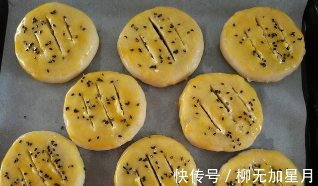 豆沙油酥饼|豆沙油酥饼的做法，甜而不腻，酥脆掉渣，营养美味，一口一个！