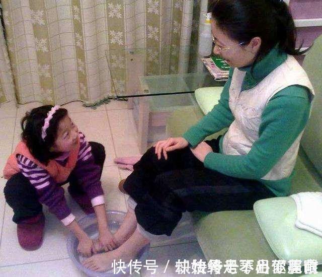 吾吾|辈分小有多无奈?25岁外甥女接3岁舅舅放学,被门卫误当成妈妈