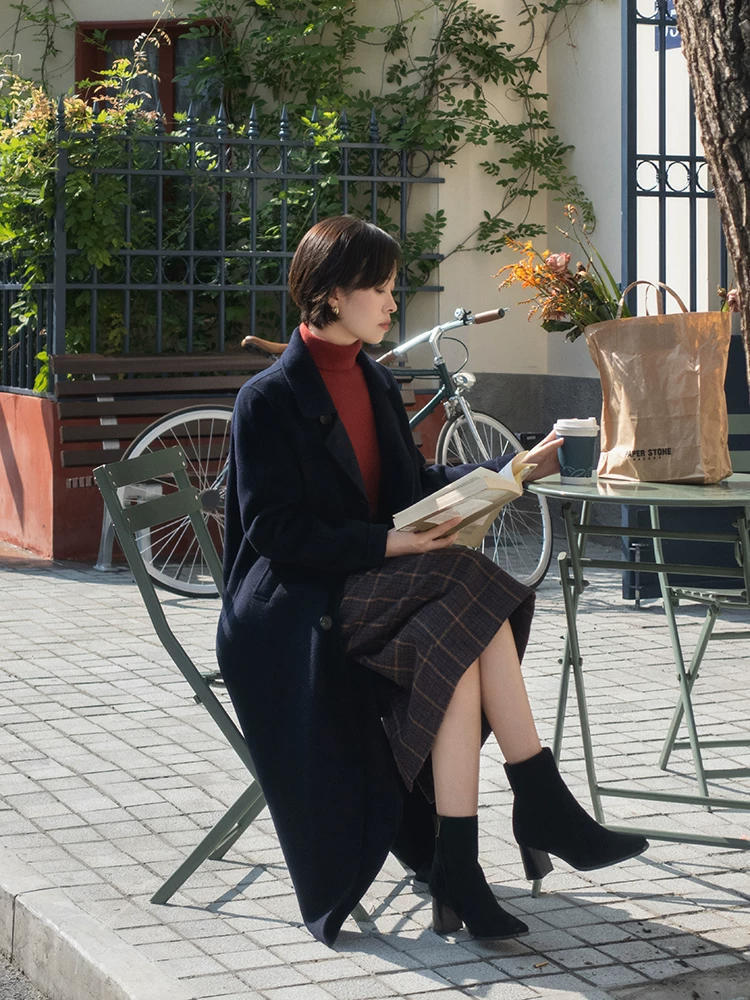 视觉效果|这才是优雅女人该有的“大衣”搭配,超显气质,简约不挑人