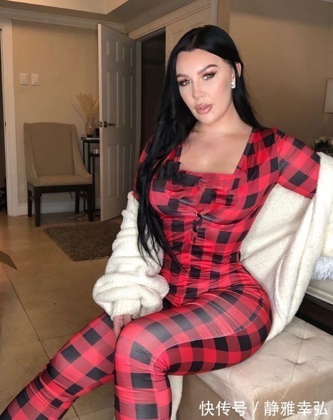 性感|她是132斤的大码模特，妖艳身材，让无数男人拜倒在她的包臀裙下