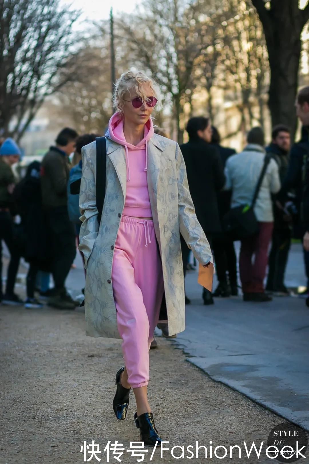 时髦人的秋冬，没点吸睛色彩怎么行