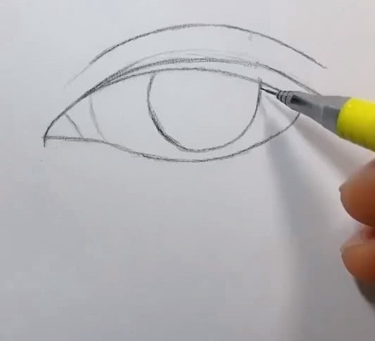 一幅画能有多真实美术生亲自画一只眼,网友服
