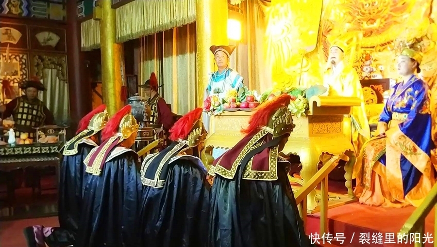 赵匡胤|宋太祖黄袍加身后，心里总不踏实，其实他的心思和现代的领导相似