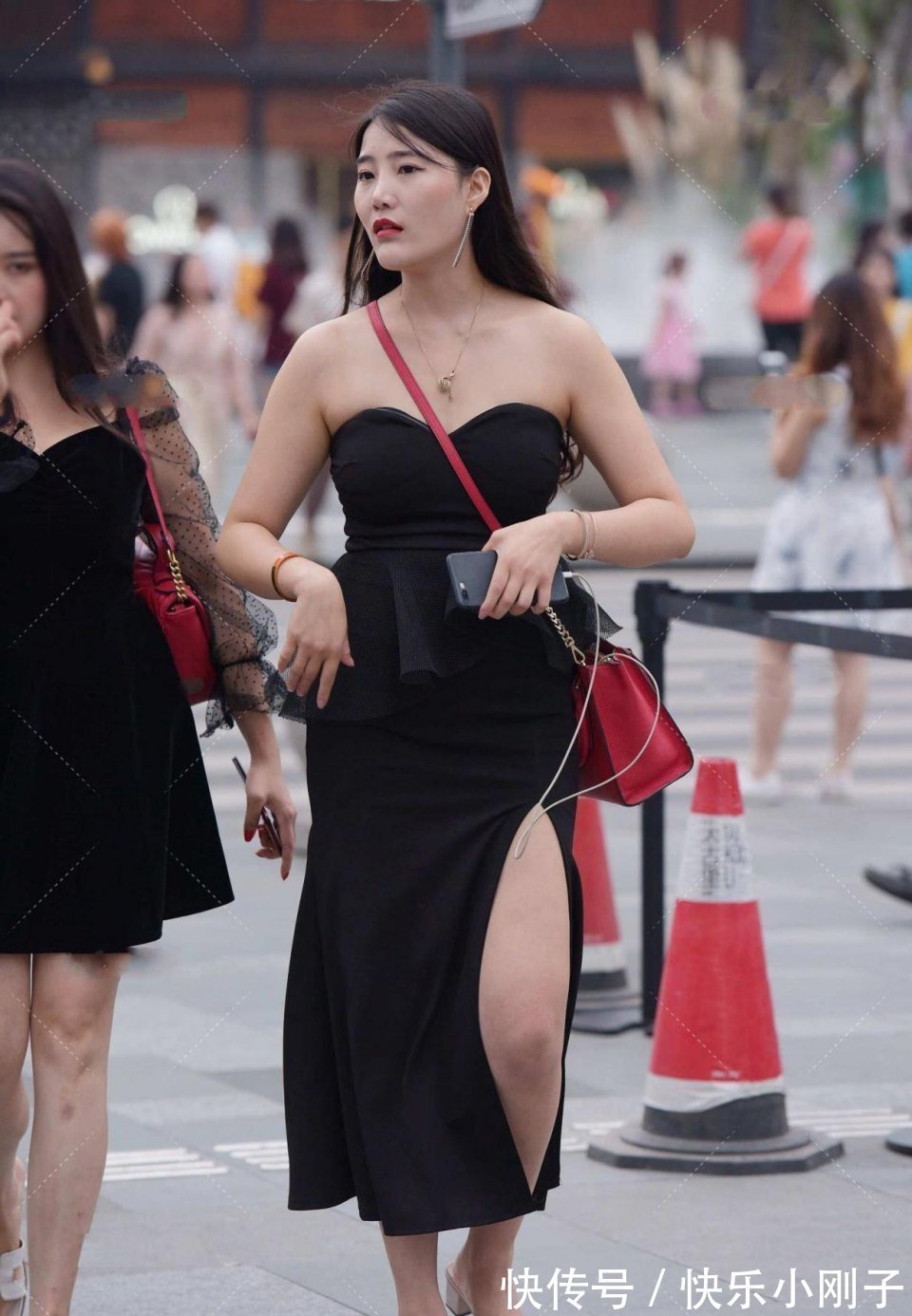 玄色|长的好看的小姐姐真的会有烦恼吗，我是不信的，那么多大哥“罩”