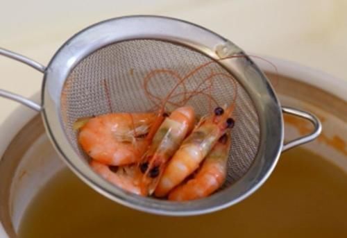 盐水虾|煮虾，到底是冷水下锅，还是热水？用错了水，难怪虾肉不鲜腥味重