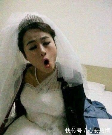 |搞笑图片幽默段子笑话:大爷你骑自行车的技术很不错啊,哈哈哈