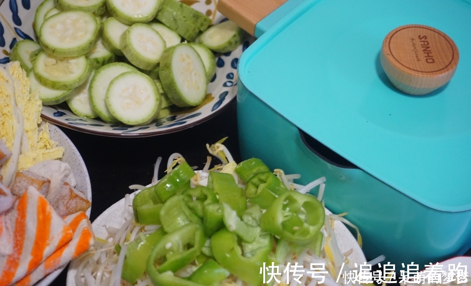 辣白菜|几天不吃就馋的韩式辣白菜火锅,比麻辣烫简单,全家吃光盘不浪费