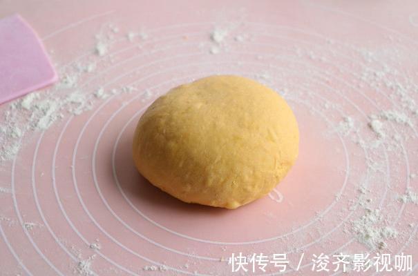 早餐别总吃油条，试试更好吃的南瓜甜甜圈，非油炸更健康