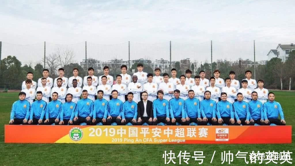 武汉|李霄鹏接替李铁，中国足球迎来第三位武汉队主帅