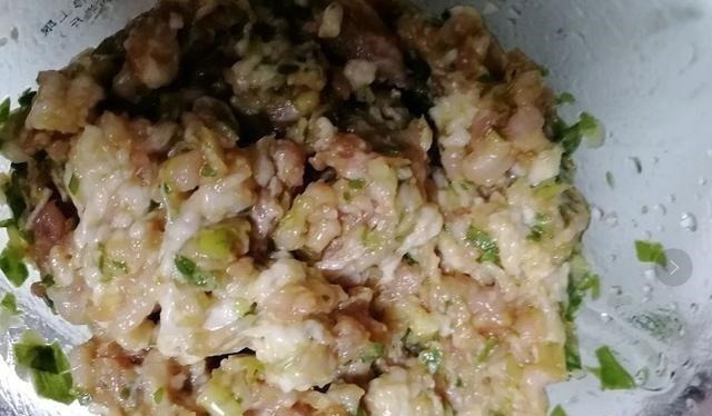 入秋后，就馋这个馅的饺子，东北人就好这一口，比萝卜韭菜鲜多了