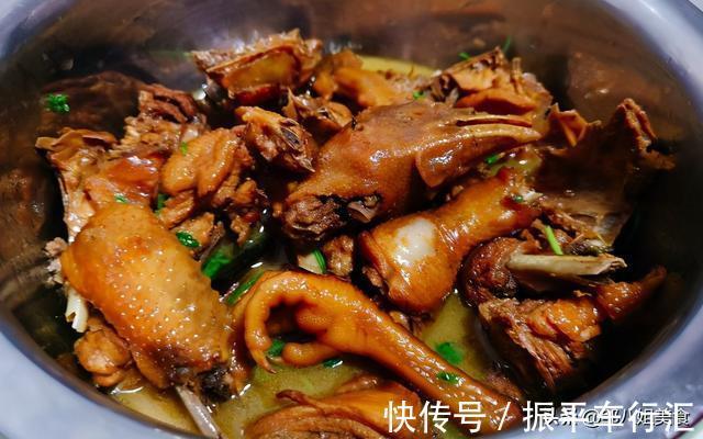 大葱段|做炖鸡时,不要只会焯水,记住两个窍门,鸡肉软嫩不柴,还很入味