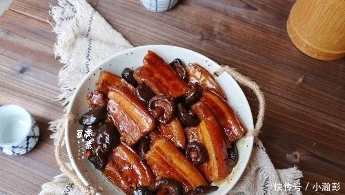 红烧肉卤肉怎么做才好吃,不妨试试我的做法,能让你多吃一碗饭