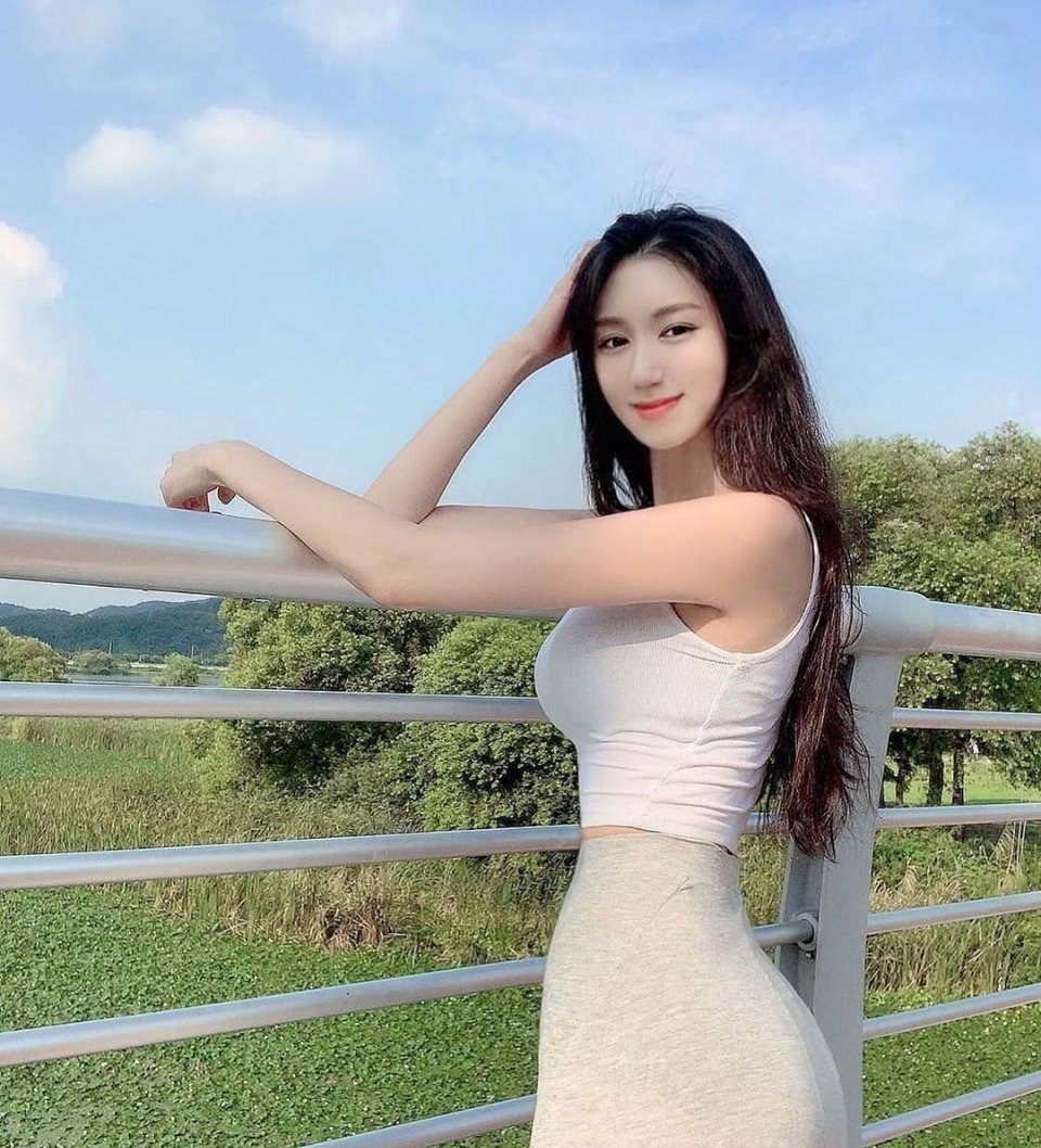 包臀裙 小姐姐真的是过分好看,随便穿衣服都这么好看