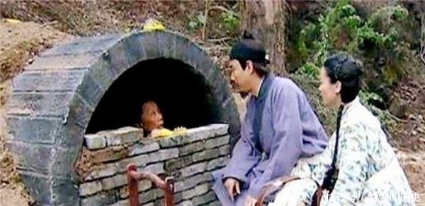 阅世编|“瓦罐坟”到底有多残忍?子女把老人送进坟墓,每送一餐就填一块砖