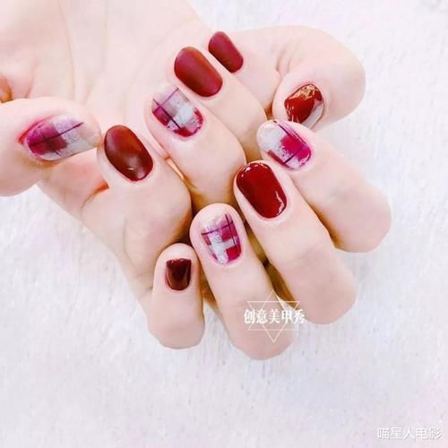 谁说棕色太老气？这几款棕色美甲，每个都能美出新高度！