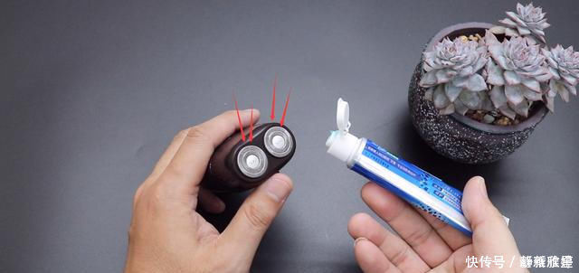 菜刀|牙膏涂抹在菜刀上,作用花钱难买,可惜今天才学到,回家试一试