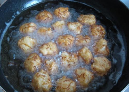 炸萝卜丸子,盐渍还是焯水?多加2样,丸子外酥里嫩,放凉不发硬