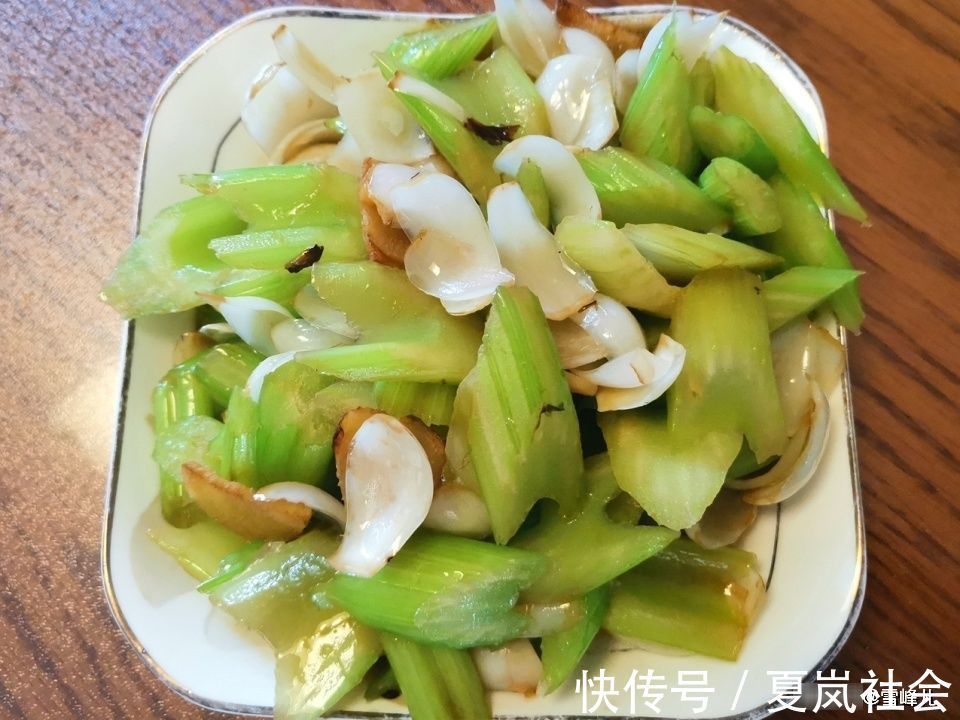 小年了，70后夫妻这样过，5菜一汤简单易做特好吃，朋友：不精致但好吃