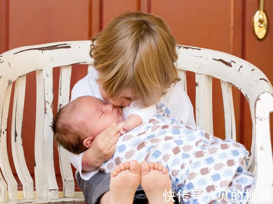 禁忌|美国妈妈亲吻宝宝,11天后不幸夭折,新生儿出世禁忌多