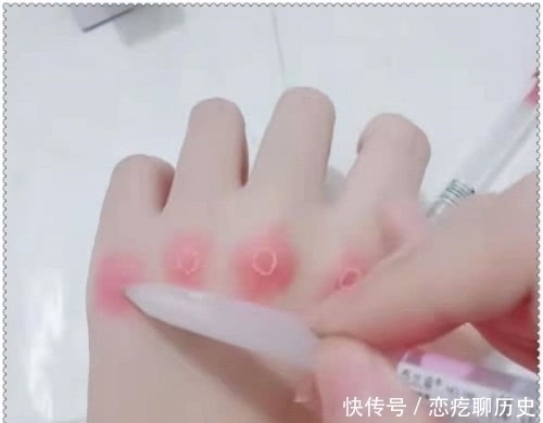 美术生|美术生手上画“拳击伤”，开始：这水平一般般，结局：男友看到会心疼吗？