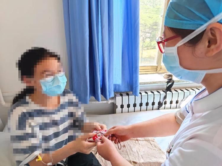 中草药|大暑至！青岛市中心医院北部院区医护巧手自制防蚊香囊送患者