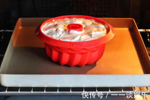 蛋糕|火遍全网的豆乳奶盖蛋糕，细腻浓郁一口就沦陷，原来做法非常简单