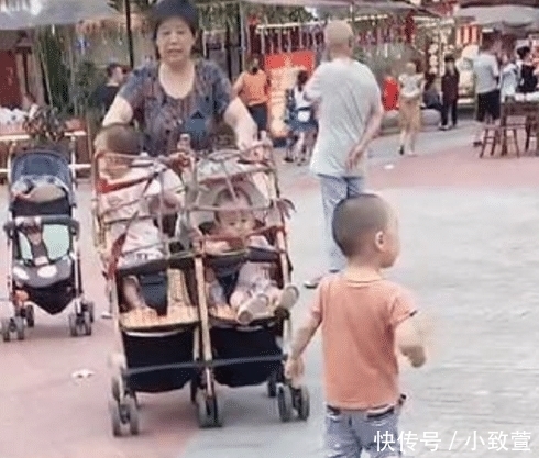 双胞胎|奶奶带双胞胎宝宝出门，回头率太高，网友调侃确实是奶奶的风格