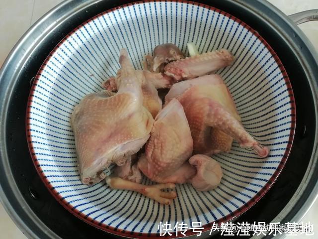 鸽子汤|炖鸽子汤不需要太多调料，只放2种食材就够了，体质不好要多喝