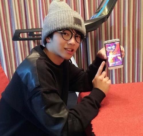 艾斯|華晨宇演哭戲用力過(guò)猛,導(dǎo)致下巴脫臼,一下就能看出整沒(méi)整容