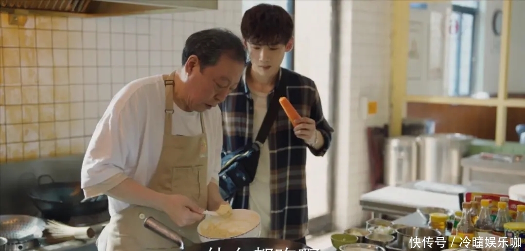 吃嘛嘛香!看白敬亭吃饭真是一种享受啊…