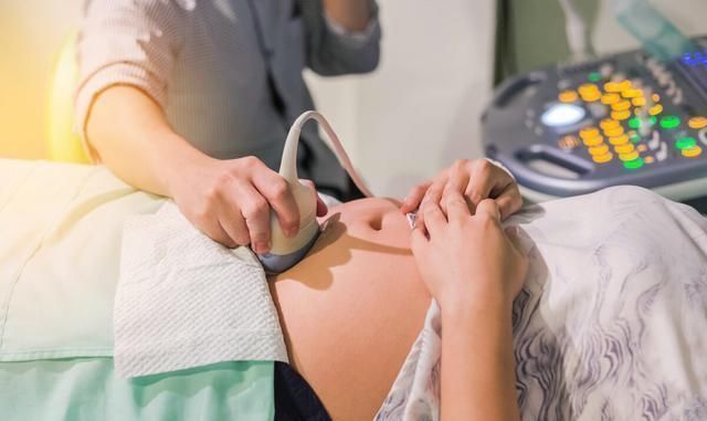 月子|顺产时产妇突然大喊“什么东西夹到我”,医生慌忙检查吓我一跳