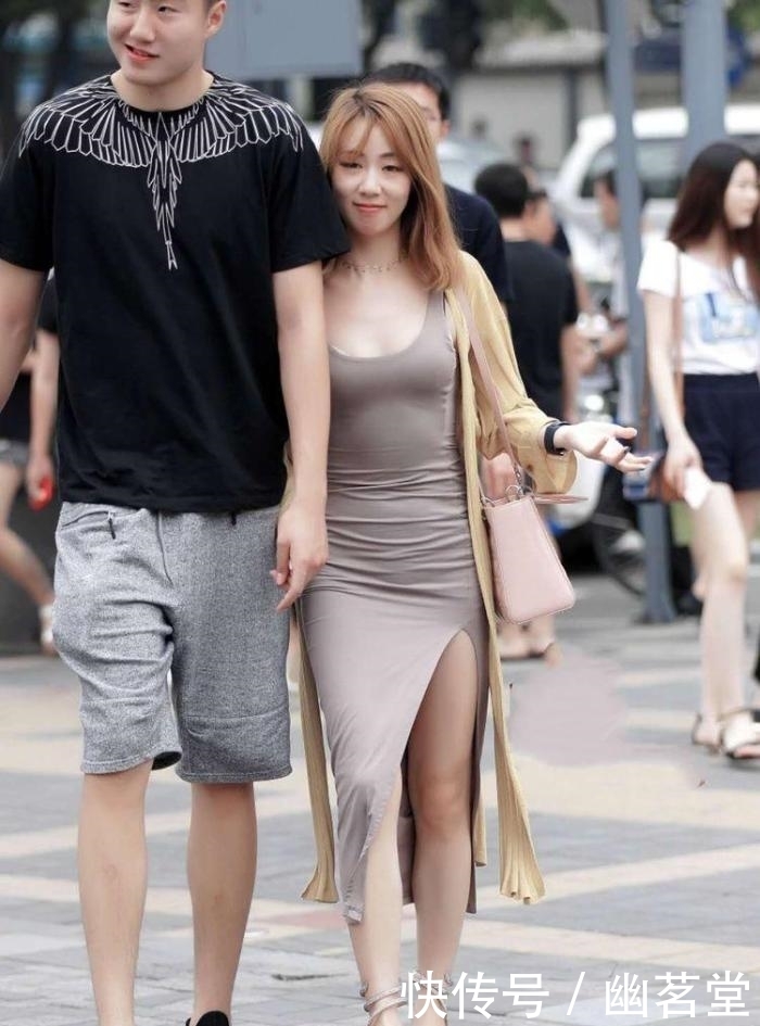 颜值|街拍: 爱撒娇的小姐姐, 颜值也不差