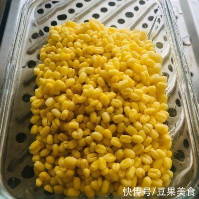 蛋清|简单几步做好一盘清凉解暑绿豆蒸蛋糕,快速搞定一餐饭