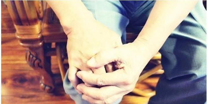 中年|52歲夫妻，雙雙查出重度骨質(zhì)疏松，醫(yī)生：2物不能天天吃，太傷骨