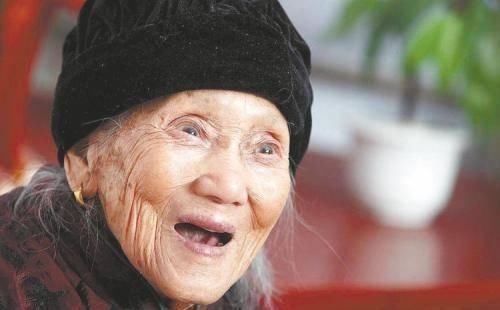 隔夜菜|108岁老人分享饮食习惯这种菜我从来不吃，喜欢它的伙计都走了