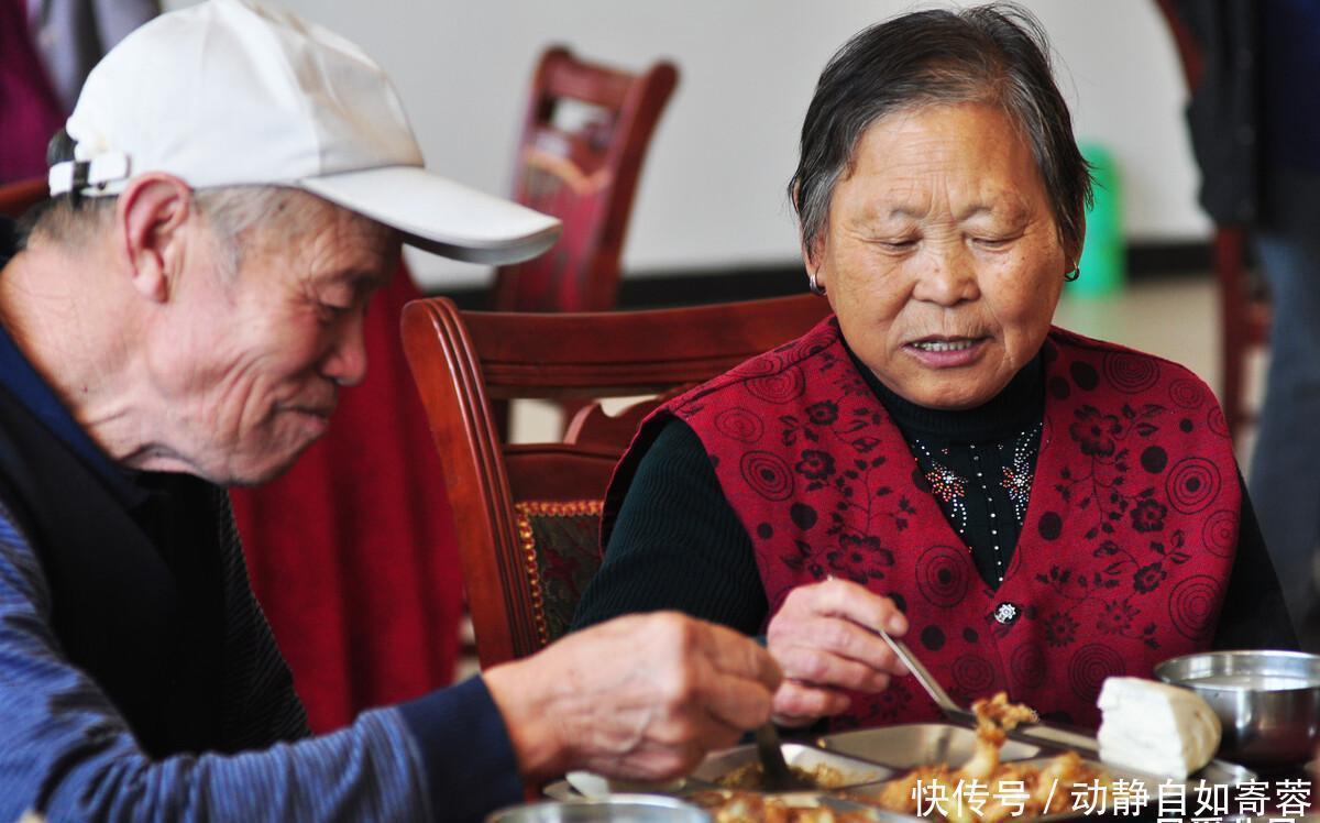 父亲|儿子从名校毕业10年,变成了一个“废物”,60岁父亲哭诉:我错了