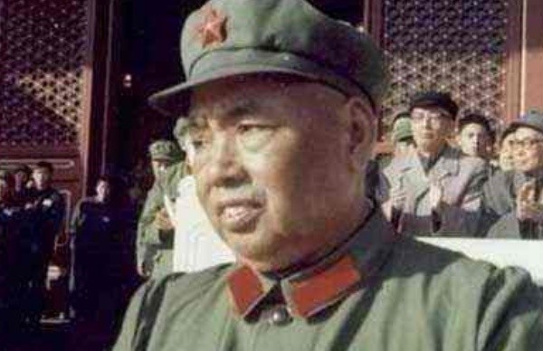 我国最贵的将军墓,墓前堆满了茅台,倒掉的酒价值无法估量