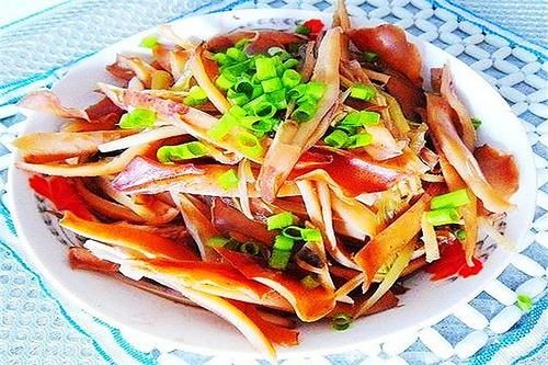 女性月經(jīng)不調(diào)臉色暗黃，常吃滋陰補氣養(yǎng)血食療美食，強身體氣色好