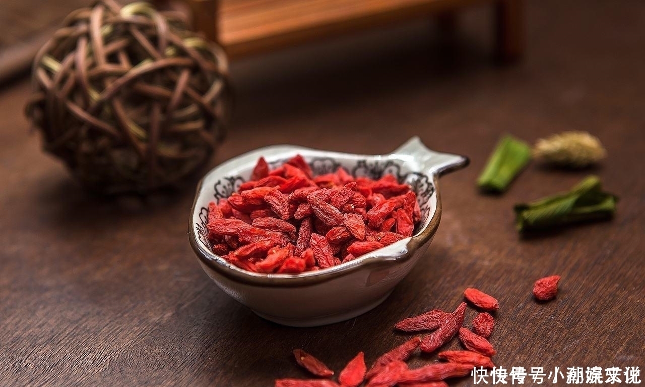 菊花茶|经常晚上睡不着、半夜容易醒，这10种食物可以帮助你改善睡眠