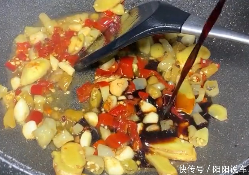 好吃|草鱼最美味的做法,做法简单,酸辣美味,鱼肉鲜嫩好吃到停不下来