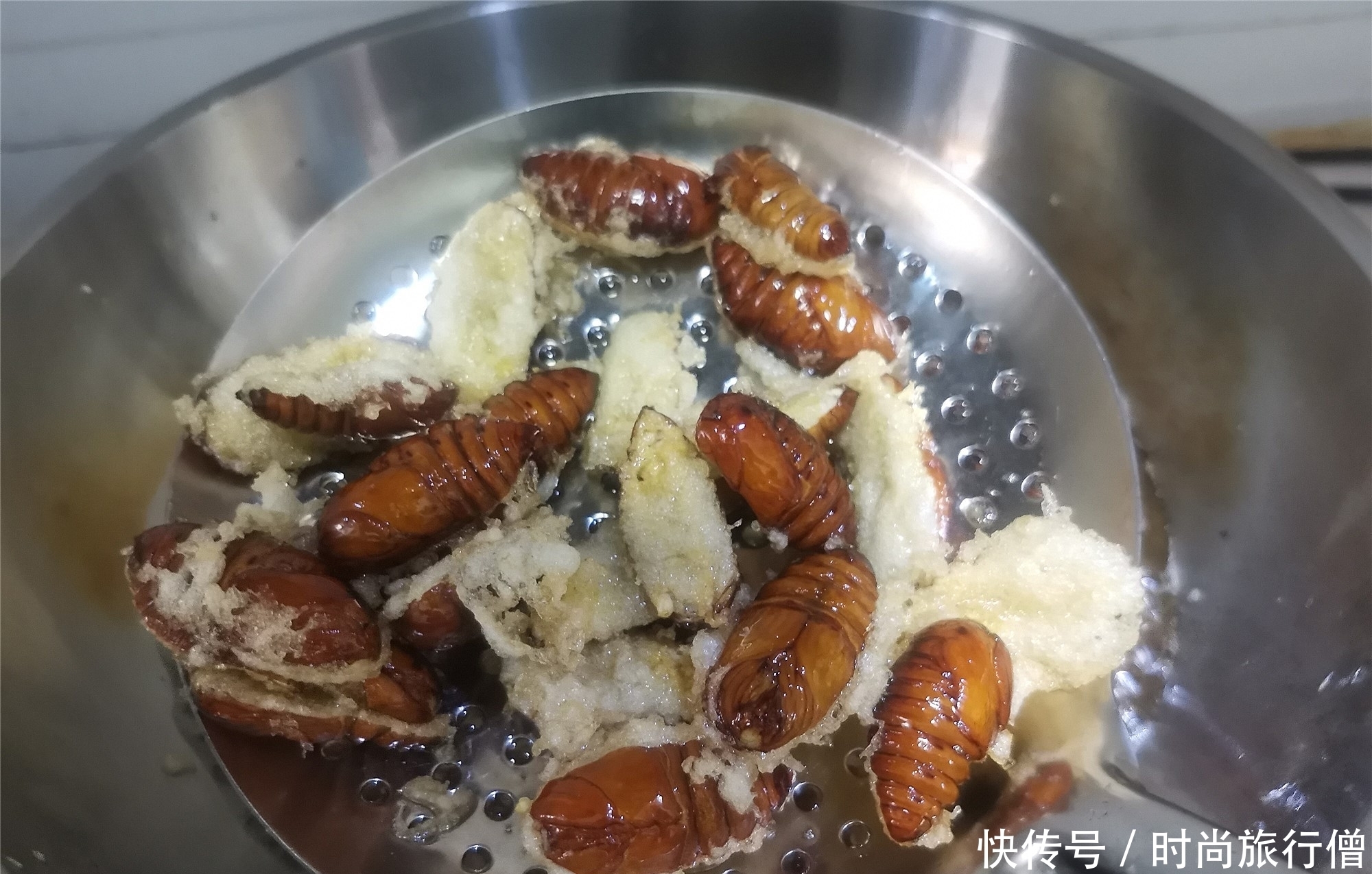 蚕蛹怎样做好吃?教你东北家常做法,香酥不回软,一道下酒好菜